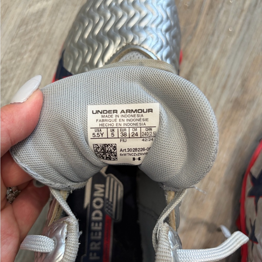 Under Armour Boys' Spotlight Hammer Jr. USA Football Cleats